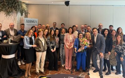 ADIMUR reúne a más de 40 directivos en un inspirador encuentro con Claudia Tecglen